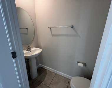 1221 Lexington Lane - Photo Thumbnail 11