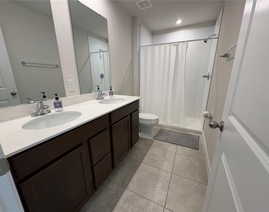 1221 Lexington Lane - Photo Thumbnail 23