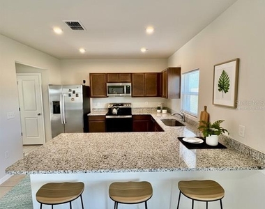 1221 Lexington Lane - Photo Thumbnail 6