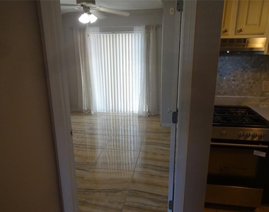 123 Blue Point Way - Photo Thumbnail 10