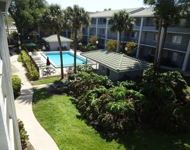 123 Blue Point Way - Photo Thumbnail 1
