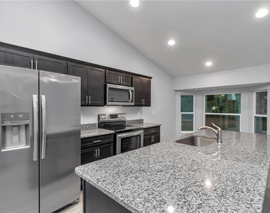 6711 Sw 64th Avenue - Photo Thumbnail 13