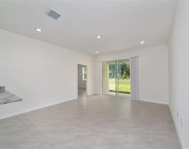 4111 Nw 44th Circle - Photo Thumbnail 11