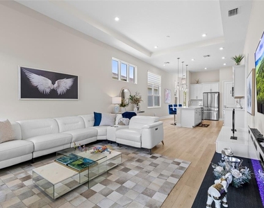 819 Liliana Drive - Photo Thumbnail 11