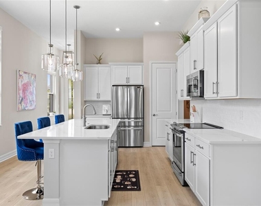 819 Liliana Drive - Photo Thumbnail 8
