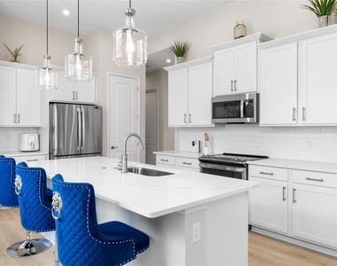 819 Liliana Drive - Photo Thumbnail 6