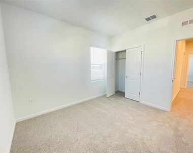 7333 Ivy Tendril Avenue - Photo Thumbnail 24
