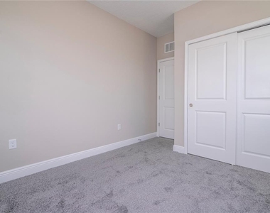 16350 Hamlin View Street - Photo Thumbnail 33