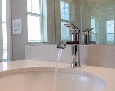 16350 Hamlin View Street - Photo Thumbnail 49