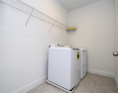 16350 Hamlin View Street - Photo Thumbnail 39