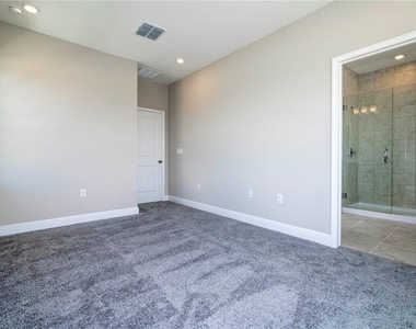 16350 Hamlin View Street - Photo Thumbnail 42