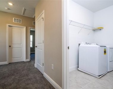 16350 Hamlin View Street - Photo Thumbnail 38