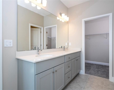 16350 Hamlin View Street - Photo Thumbnail 46