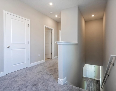 16350 Hamlin View Street - Photo Thumbnail 29