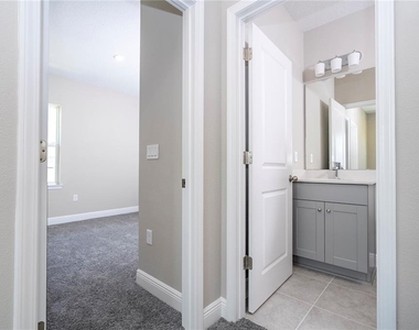 16350 Hamlin View Street - Photo Thumbnail 30