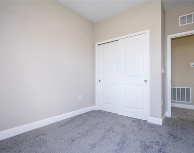16350 Hamlin View Street - Photo Thumbnail 37