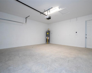 16350 Hamlin View Street - Photo Thumbnail 24