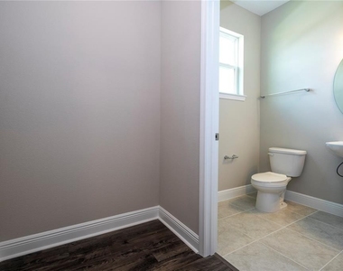 16350 Hamlin View Street - Photo Thumbnail 18