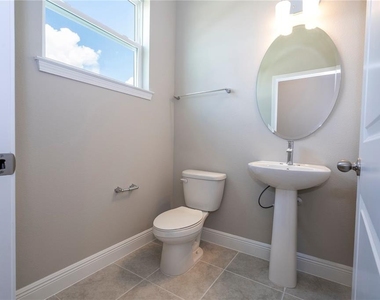 16350 Hamlin View Street - Photo Thumbnail 20