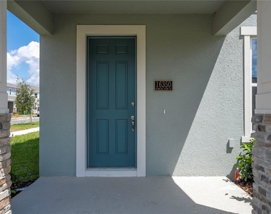 16350 Hamlin View Street - Photo Thumbnail 3