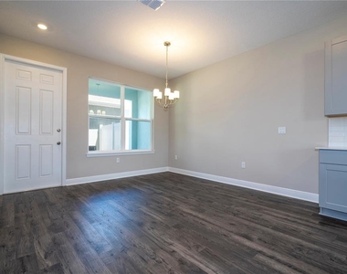 16350 Hamlin View Street - Photo Thumbnail 12