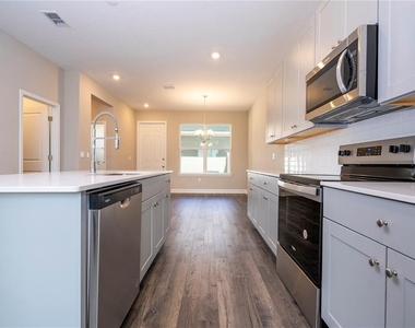 16350 Hamlin View Street - Photo Thumbnail 16