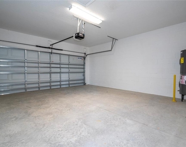 16350 Hamlin View Street - Photo Thumbnail 23