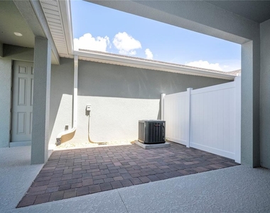 16350 Hamlin View Street - Photo Thumbnail 25