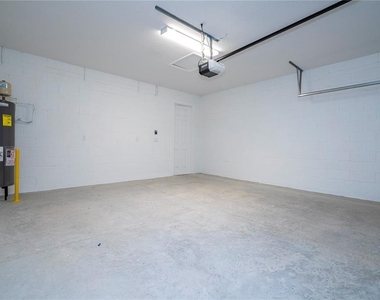 16350 Hamlin View Street - Photo Thumbnail 27