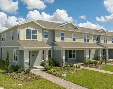 16350 Hamlin View Street - Photo Thumbnail 6
