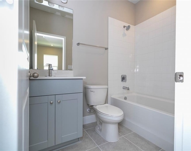 16350 Hamlin View Street - Photo Thumbnail 32