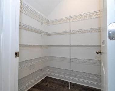 16350 Hamlin View Street - Photo Thumbnail 19
