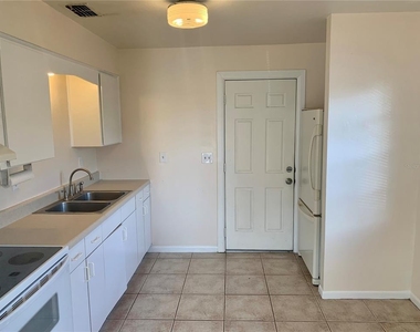 3738 67th Avenue N - Photo Thumbnail 4