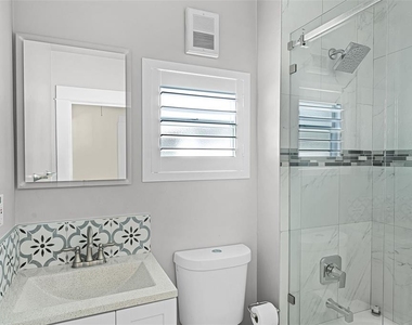706 Hillcrest Street - Photo Thumbnail 10