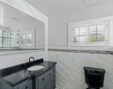 706 Hillcrest Street - Photo Thumbnail 9