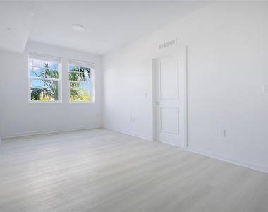5579 Millenia Park Boulevard - Photo Thumbnail 10