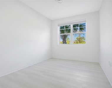 5579 Millenia Park Boulevard - Photo Thumbnail 7