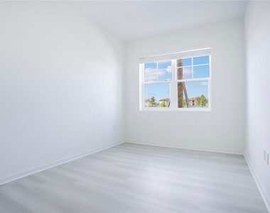 5579 Millenia Park Boulevard - Photo Thumbnail 11
