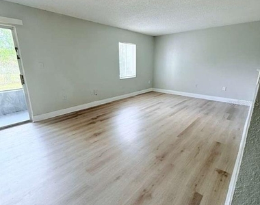 4767 S Texas Avenue - Photo Thumbnail 5