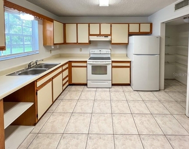 5601 Avenue H - Photo Thumbnail 9