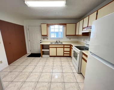 5601 Avenue H - Photo Thumbnail 6