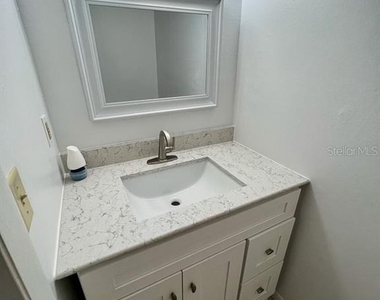 5601 Avenue H - Photo Thumbnail 2