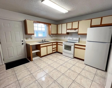 5601 Avenue H - Photo Thumbnail 4