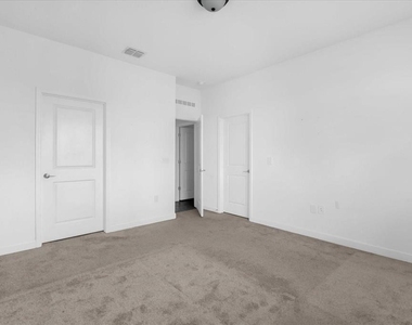 2959 Addison Boulevard - Photo Thumbnail 10