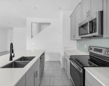 2959 Addison Boulevard - Photo Thumbnail 4
