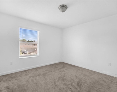 2959 Addison Boulevard - Photo Thumbnail 13