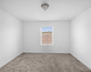 2959 Addison Boulevard - Photo Thumbnail 11