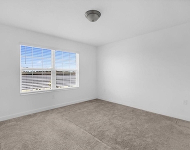 2959 Addison Boulevard - Photo Thumbnail 15