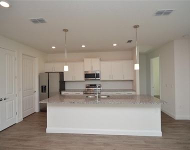 102 Brittany Lane - Photo Thumbnail 8