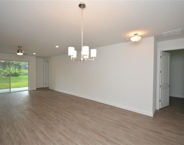 102 Brittany Lane - Photo Thumbnail 5